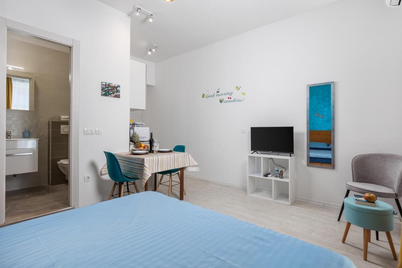 Studio Apartments Fran'S Rijeka Exterior photo